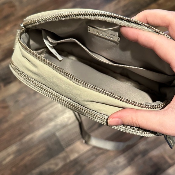 HTF Lululemon Camera Crossbody Bag - Picture 7 of 8